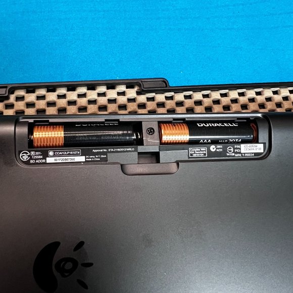 Logitech Y-R0034 Tablet Keyboard for iPad Android Tablets PC Bluetooth Keyboard - Picture 5 of 7